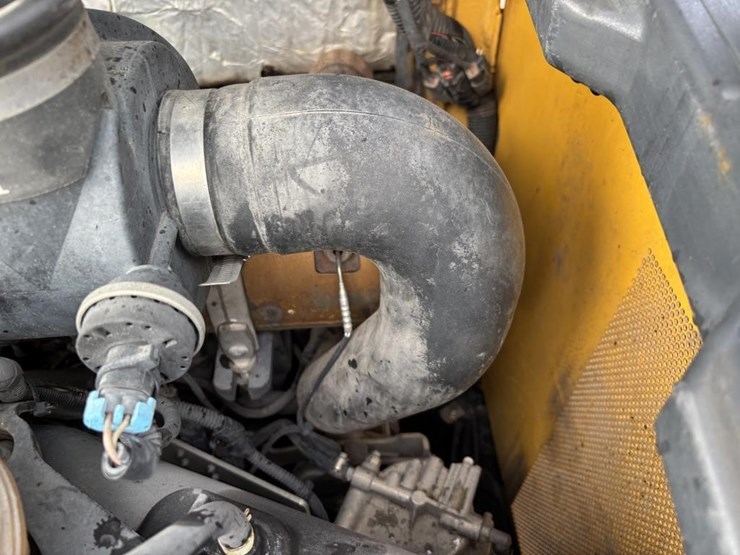 2019-deere-325g-image-37