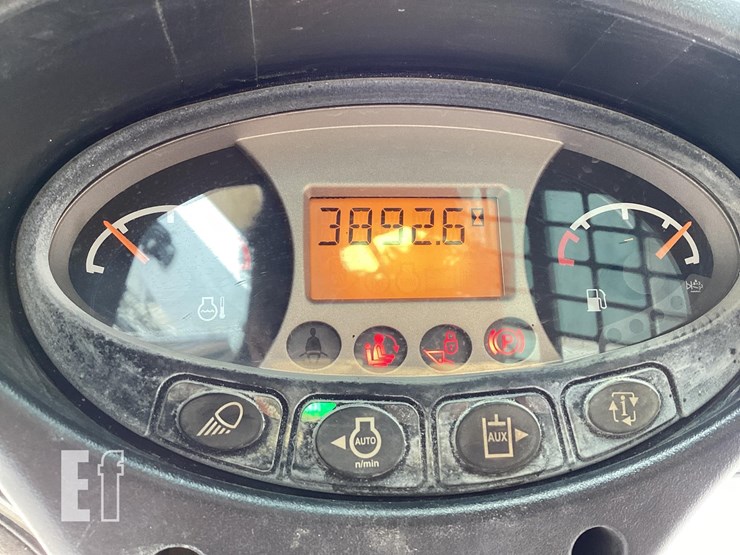 2019-bobcat-t740-image-19