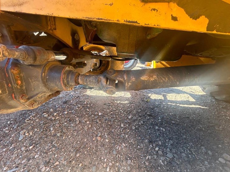 2004-volvo-bl70-image-11