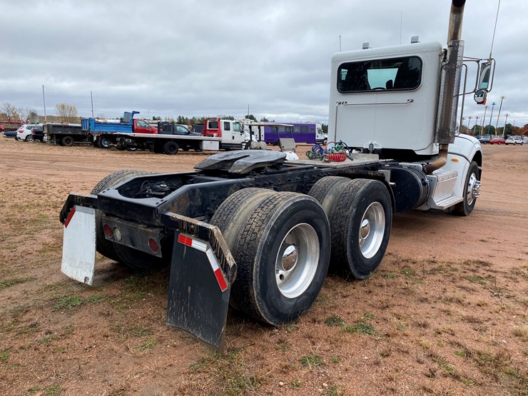 2012-peterbilt-384-image-8