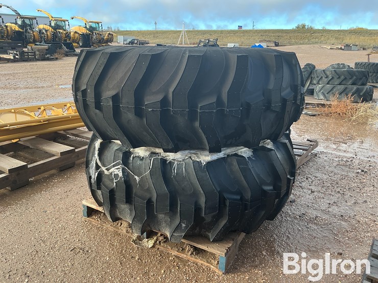 titan-industrial-tractor-lug-17.5l-24-tractor-tires-image-1