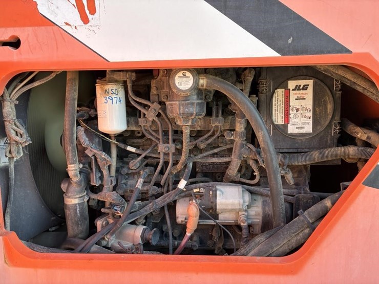 2013-jlg-8042-image-11