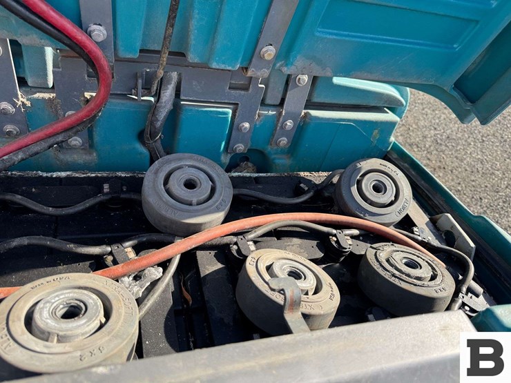 tennant-t7-ech20-floor-scrubber-image-12