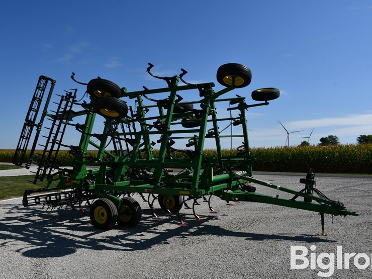 2013-john-deere-2210l-image-3