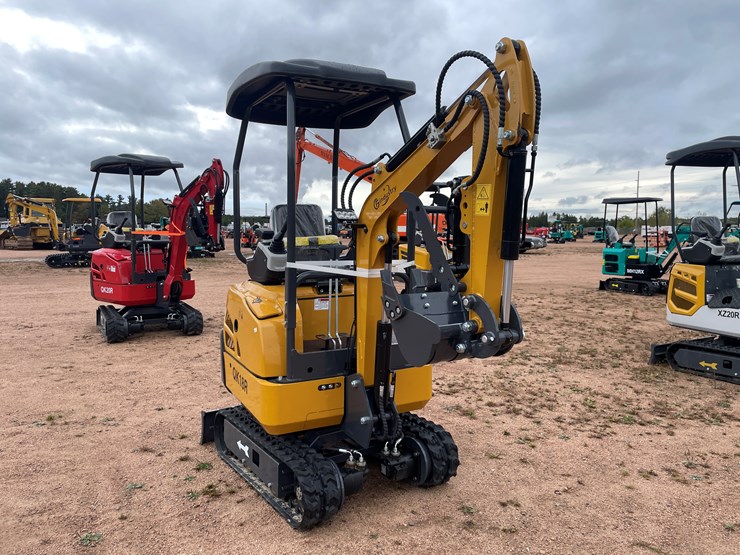 #1795-•-agt-qk18r-mini-excavator-image-3