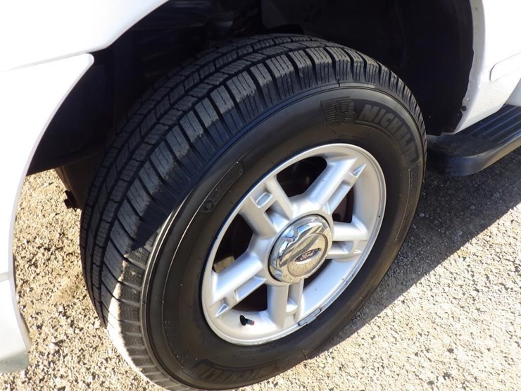 2004-ford-explorer-image-14