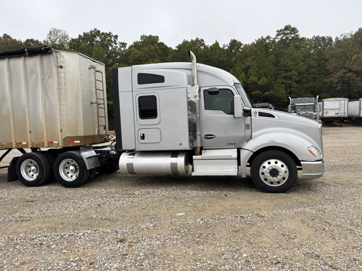 2018-kenworth-t680-image-4