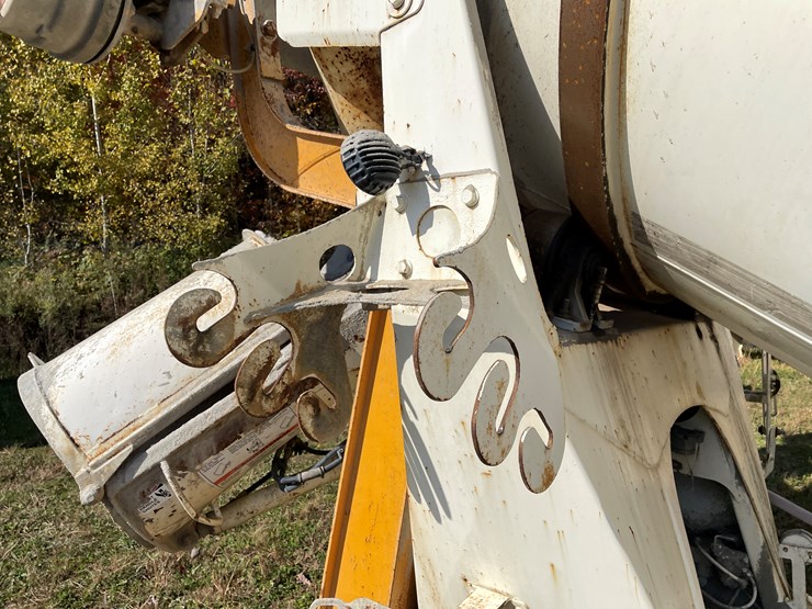 #3375-•-mcneilus-cement-mixer-drum-with-chutes-and-controls-image-19