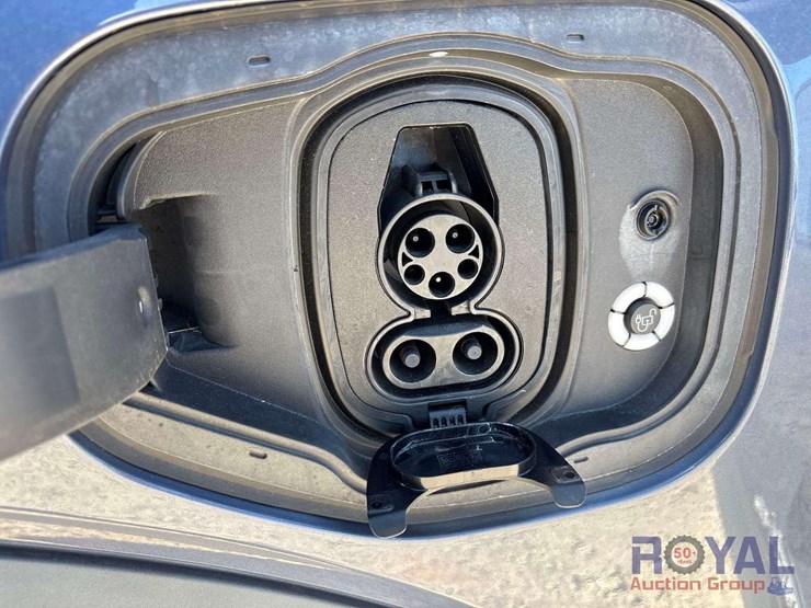 2021-ford-mustang-mach-e-image-10