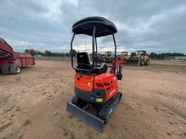#1789-•-agt-qk20r-mini-excavator-image-5