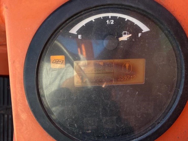 2013-jlg-8042-image-18