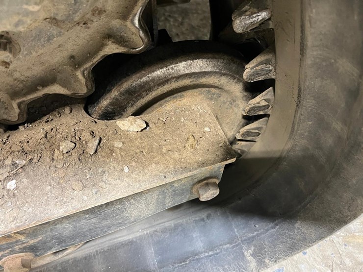 2023-bobcat-t740-image-15