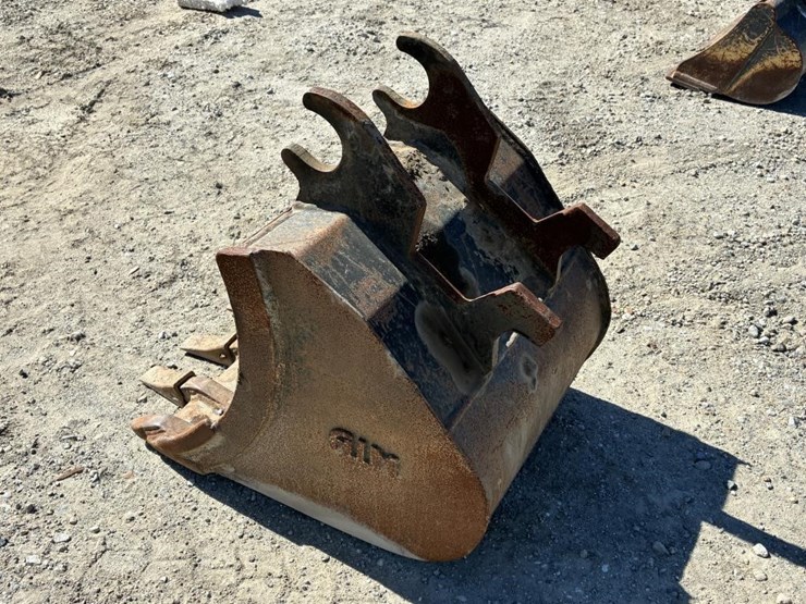 excavator-bucket-w/-teeth-24"-image-4