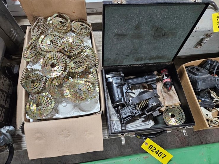 #2457-•-roofing-nail-gun-&-assorted-nails-image-1