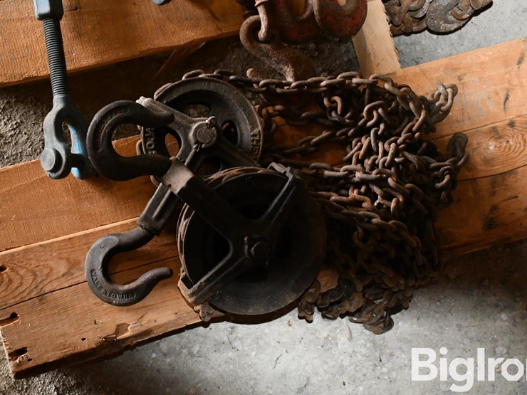 pallet-of-chains,-pulley,-binders-image-9
