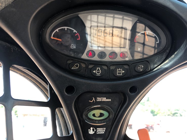 2014-bobcat-s650-image-65