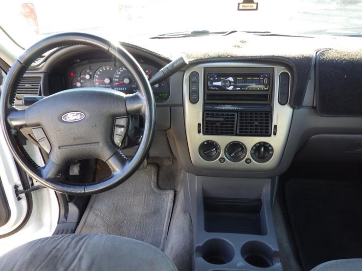 2004-ford-explorer-image-10