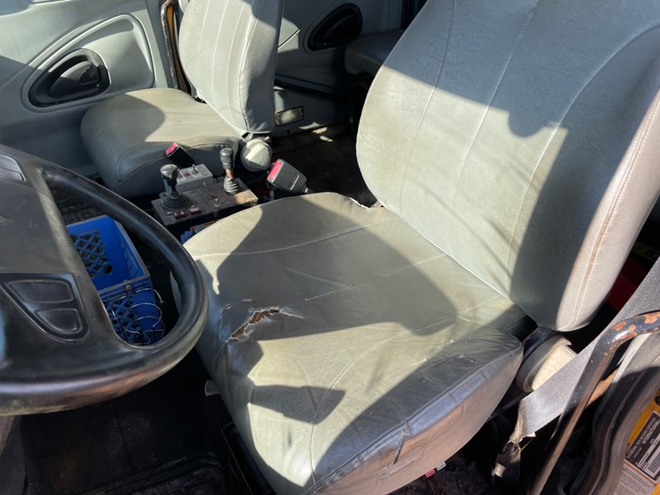 2006-international-7400-image-38