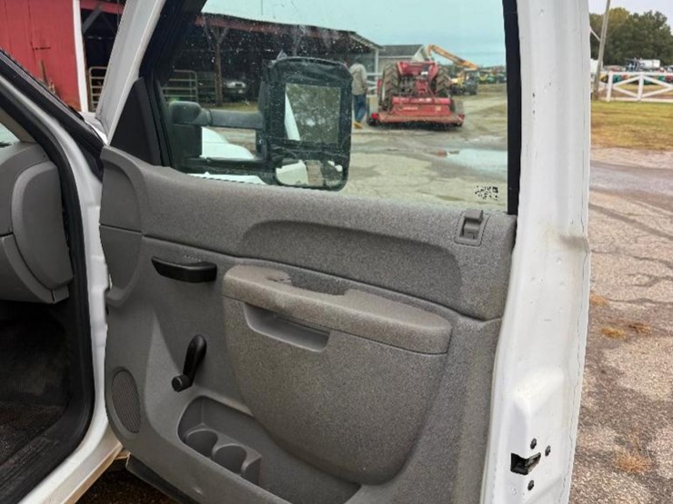 2010-chevrolet-2500-image-7