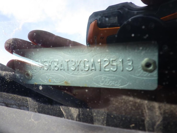 2019-ford-explorer-image-15