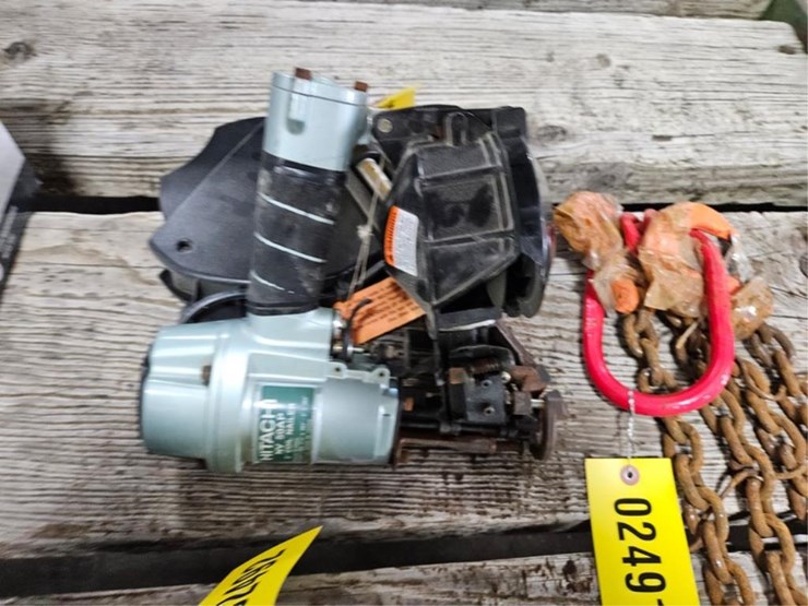 #2516-•-hitachi-roofing-nail-gun-image-4