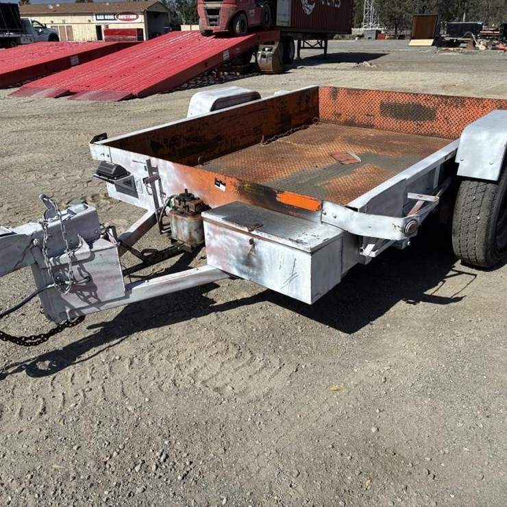 1993 Tiger Trailevator S/A Utility Trailer