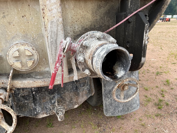 2011-peterbilt-365-image-40