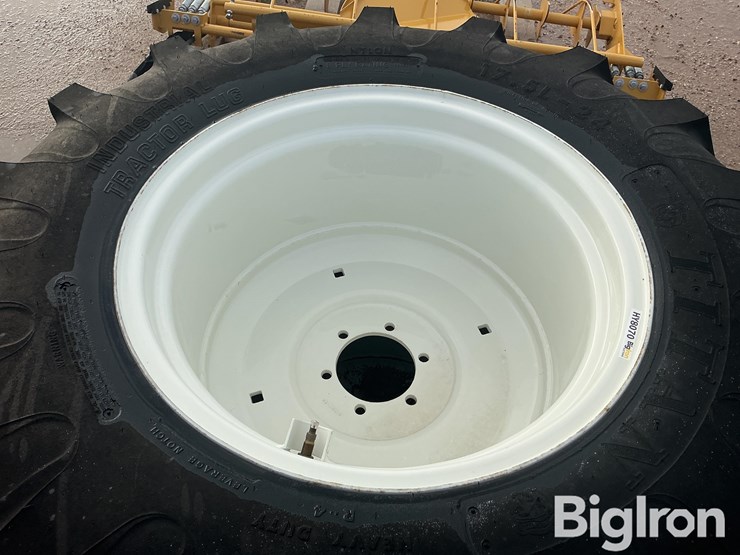 titan-industrial-tractor-lug-17.5l-24-tractor-tires-image-10