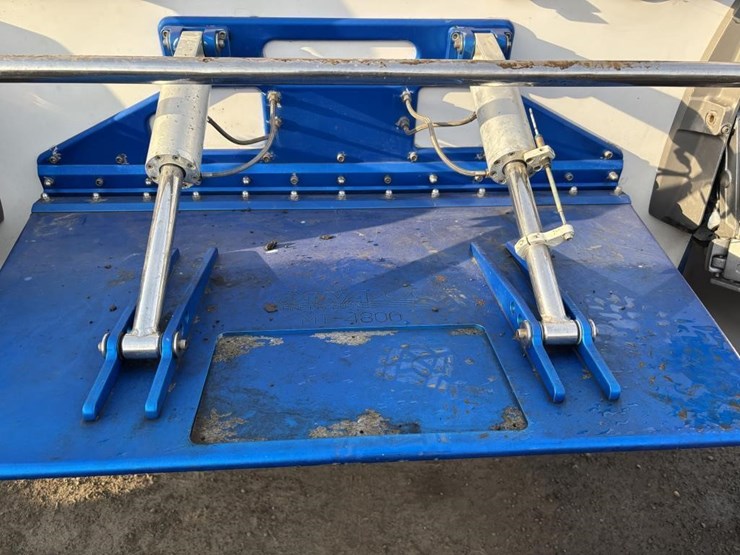 2004-unknown-trailer-image-63