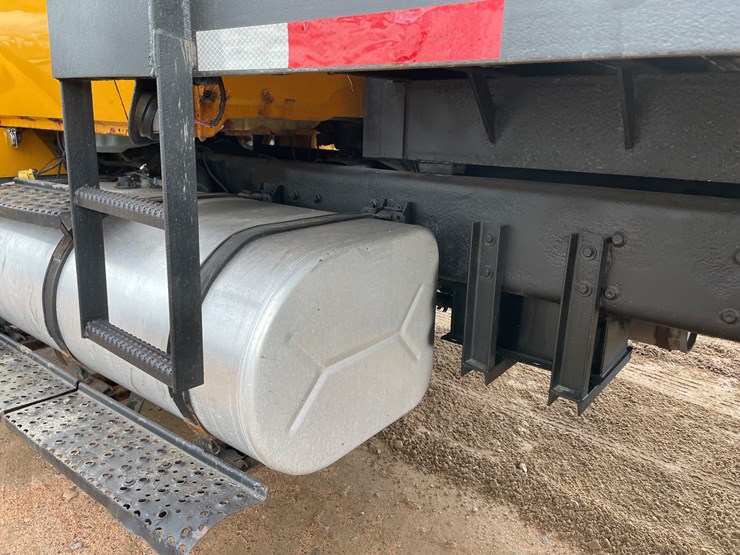 2004-international-7400-image-12