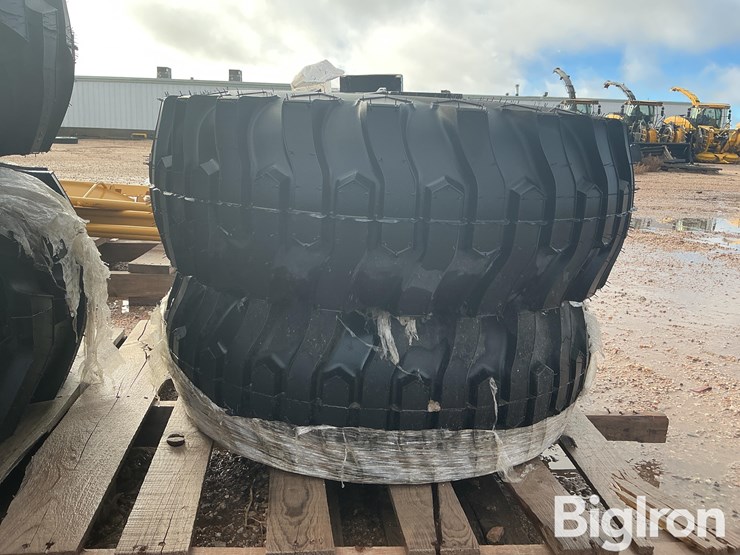 titan-contractor-fwd-12-16.5nhs-tractor-tires-w/brackets-image-8