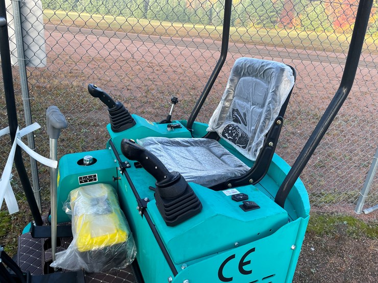 #1693-•-agt-h15r-mini-excavator-image-20