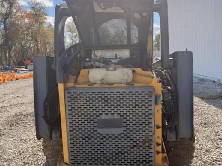 2012-deere-320d-image-5