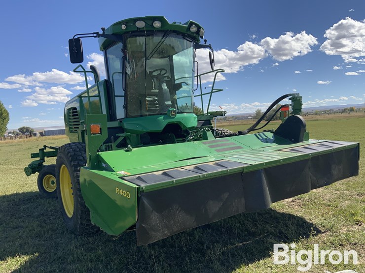 2022-john-deere-w200m-image-3