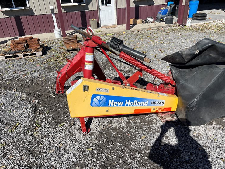 new-holland-h6740-image-3