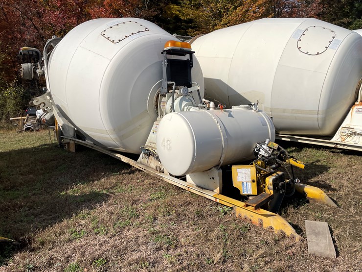 #3374-•-mcneilus-cement-mixer-drum-with-chutes-and-controls-image-2