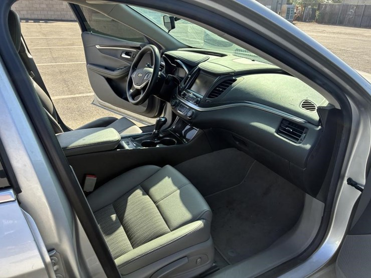 2019-chevrolet-impala-sedan-image-8