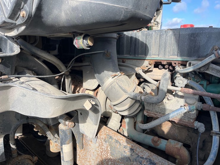 1998-volvo-semi-image-67