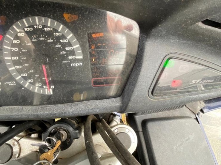 2004-honda-st-1300-motorcycle-(w/new-tires,-miles-image-11