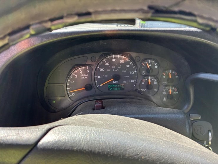 2005-chevrolet-c4500-stakebed-truck-image-19