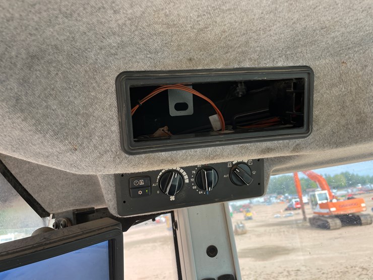 2015-volvo-l70h-image-106