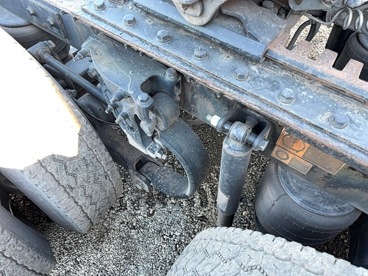 2020-peterbilt-579-image-11