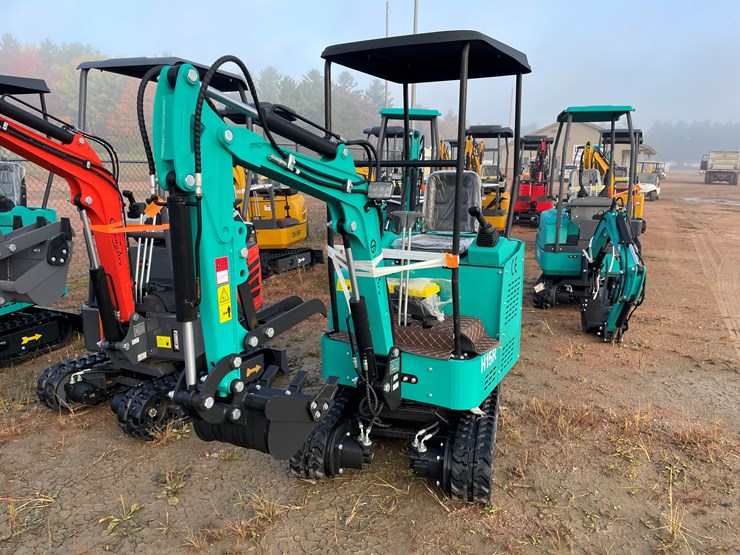 #1690-•-agt-h15r-mini-excavator-image-2