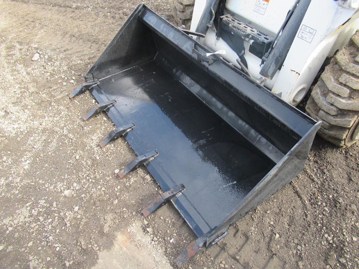 wildcat-68"-skid-steer-tooth-bucket-image-1