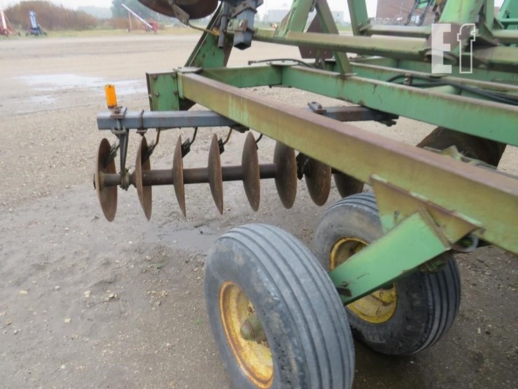 john-deere-230-image-5