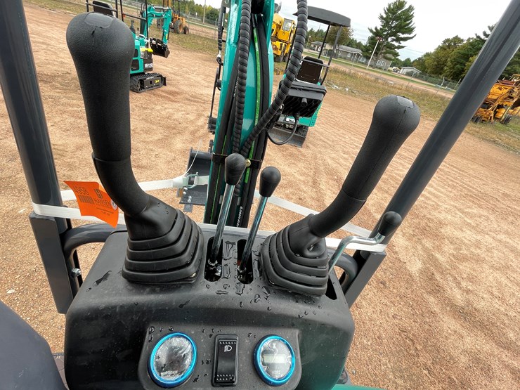 #1798-•-agt-qk16r-mini-excavator-image-9