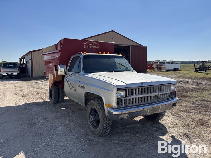 1982-chevrolet-k30-4x4-feed-truck-image-3