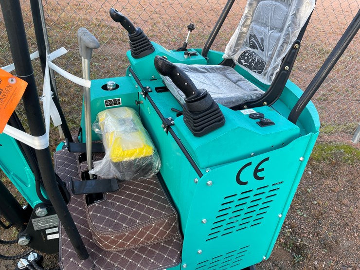 #1693-•-agt-h15r-mini-excavator-image-19