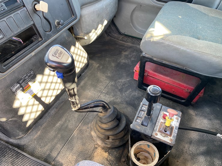 2003-international-7400-image-53