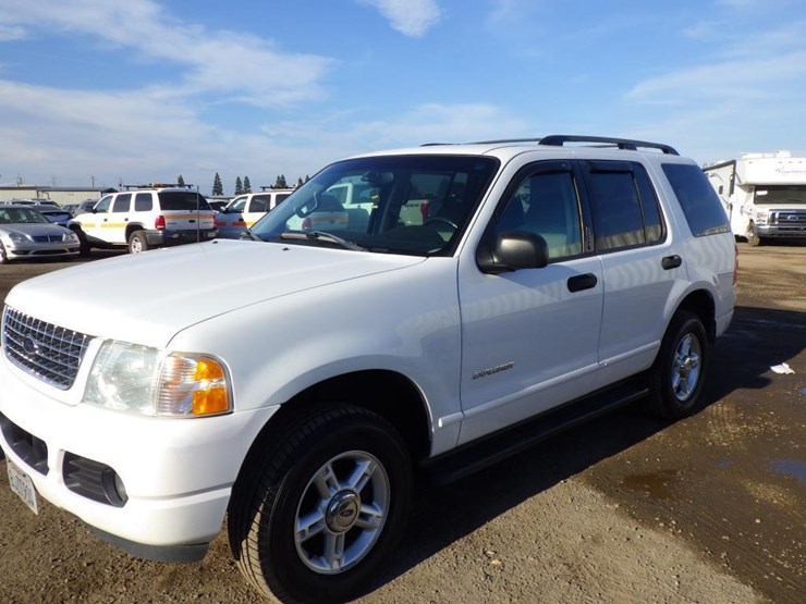 2004-ford-explorer-image-2